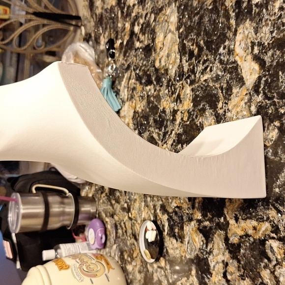 Jewelry display. NEW - Picture 3 of 3